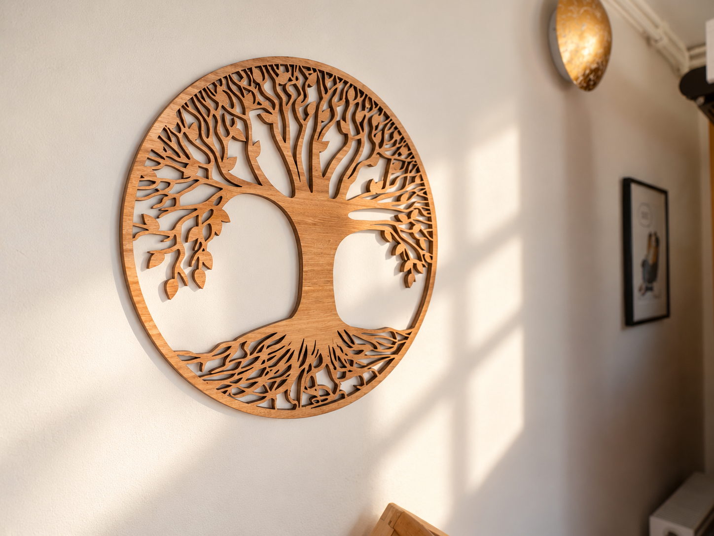 Arbre de vie &ndash; d&eacute;coration du cabinet de Maude Ladri&egrave;re &agrave; &Eacute;ghez&eacute;e, un symbole des liens entre g&eacute;n&eacute;rations